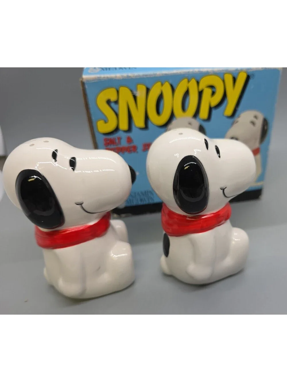 1993 Benjamin & Medwin Peanuts Snoopy Salt & Pepper Shakers